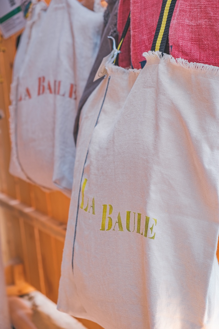 Tote bag