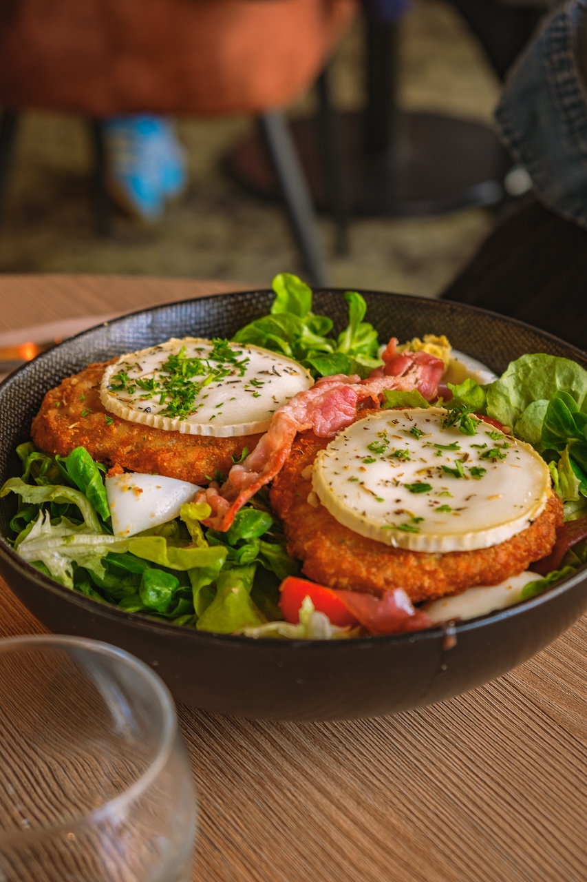 Salade de chèvre chaud