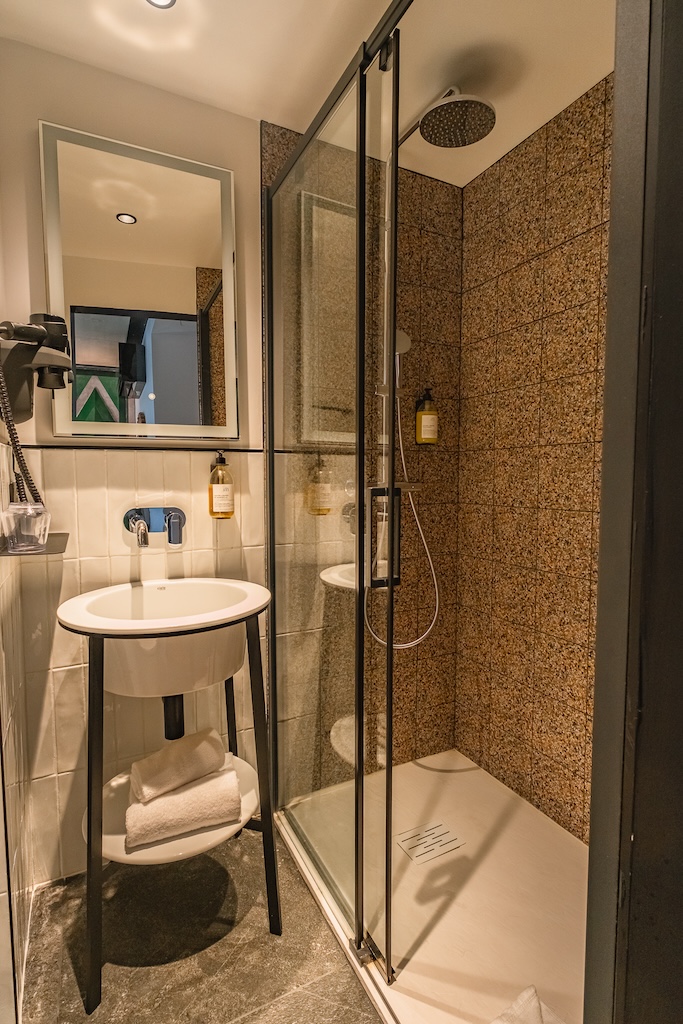 salle d'eau hotel